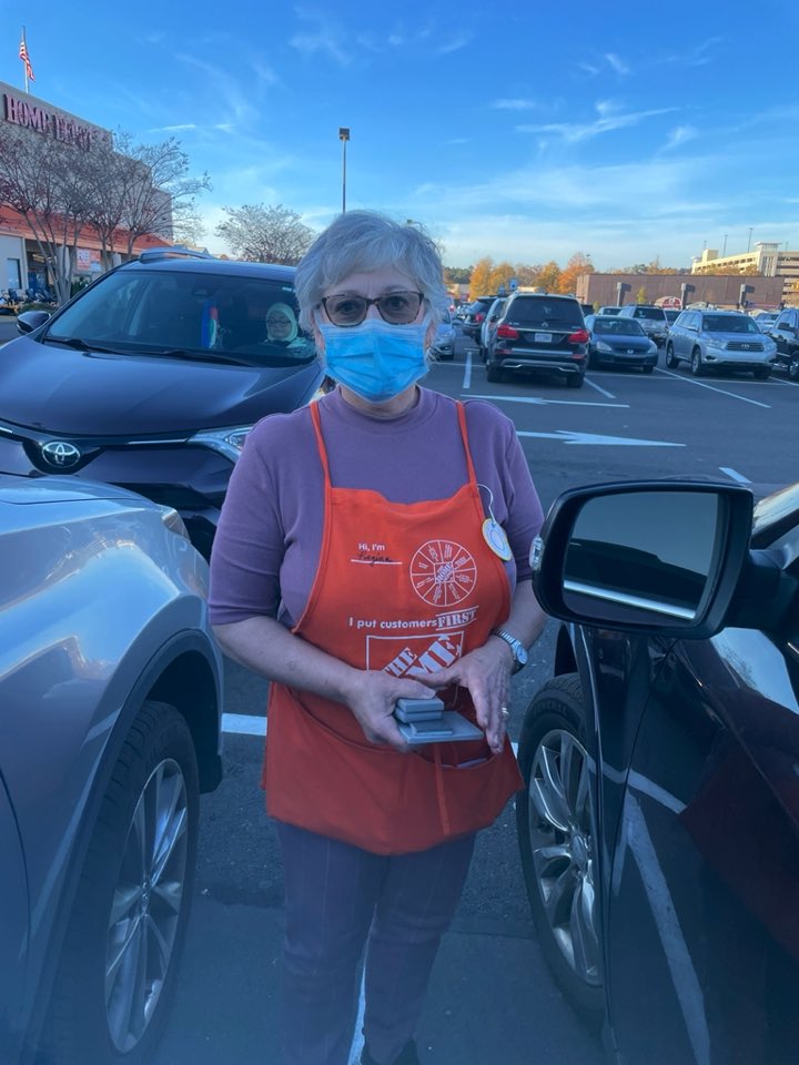 Yesterday Regina (store 0881) made sure I can #domore!  She found a resolution and sought me out in the parking lot to give me my samples!!  Great service is still alive. <a href="/HomeDepot/">The Home Depot</a>