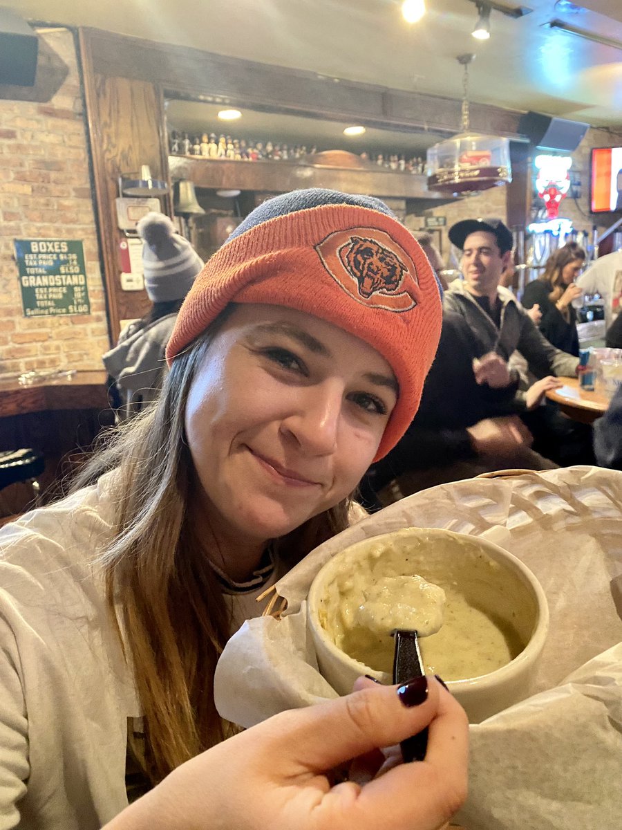 murphysbleacher's tweet photo. Soup’s on! Bears on! Get your Sunday Funday on with us!
Soup of the day Potato leek
Bears - Ravens on now
Takeout orders call 773-281-5356
#murphysbleachers #chicagobars #supportlocal
#wrigleyvillebars #chicagobarscene #chicagobears #chicagobearsnation #chicagobearsfan https://t.co/4dx48FvNPF