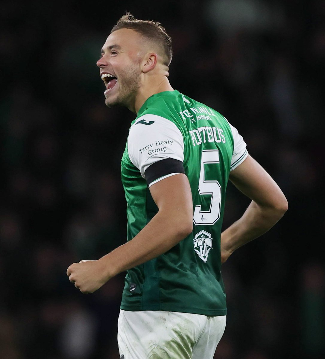 HibernianFC's tweet photo. Does he look happy? 😁 https://t.co/iIKKoY0628
