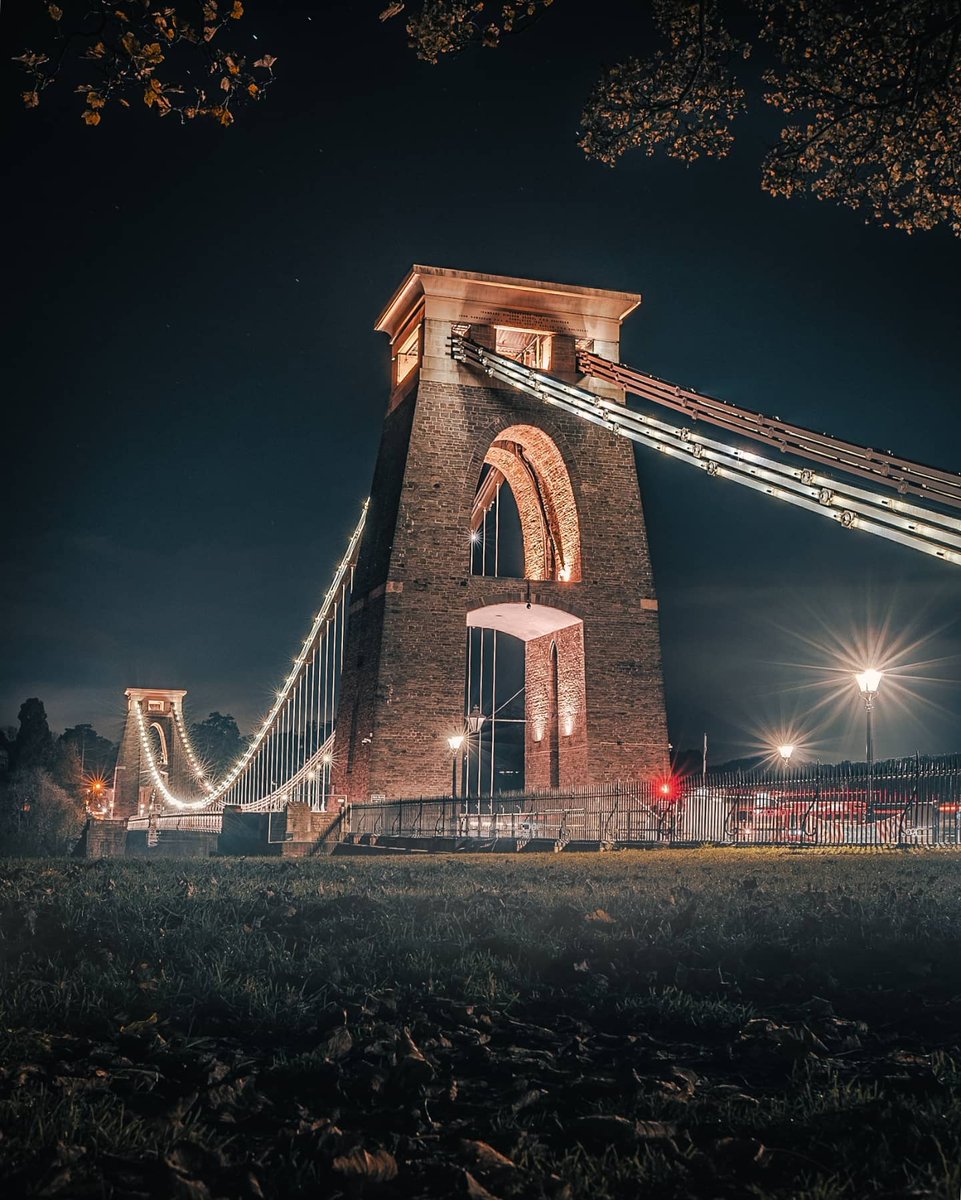 Yer she be my luvlies! The Bridge at night. Do you ever go out shooting thinking 'I've got nothing good tonight whatsoever!'? Then get back on the computer and go... ooOooh! 
.
.
.
.
.
#igersbristol #visitbristol #bestofbristol #ilovebristol #bristollifemag #bristol247 #bristoluk