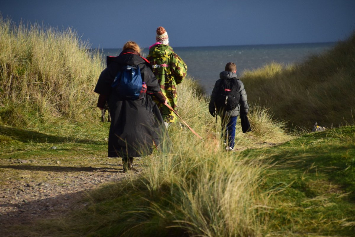 Healthy North Sea dip this afternoon…🥶 #coldwaterdip #wildswimming #outdoorswimmingscotland #Scotland #healthylifestyle #crazysisters #madmoments #swimming @Swimzi #schnauzers #swimhappy #northseadip #eastcoast @dryrobe #funtimes #family