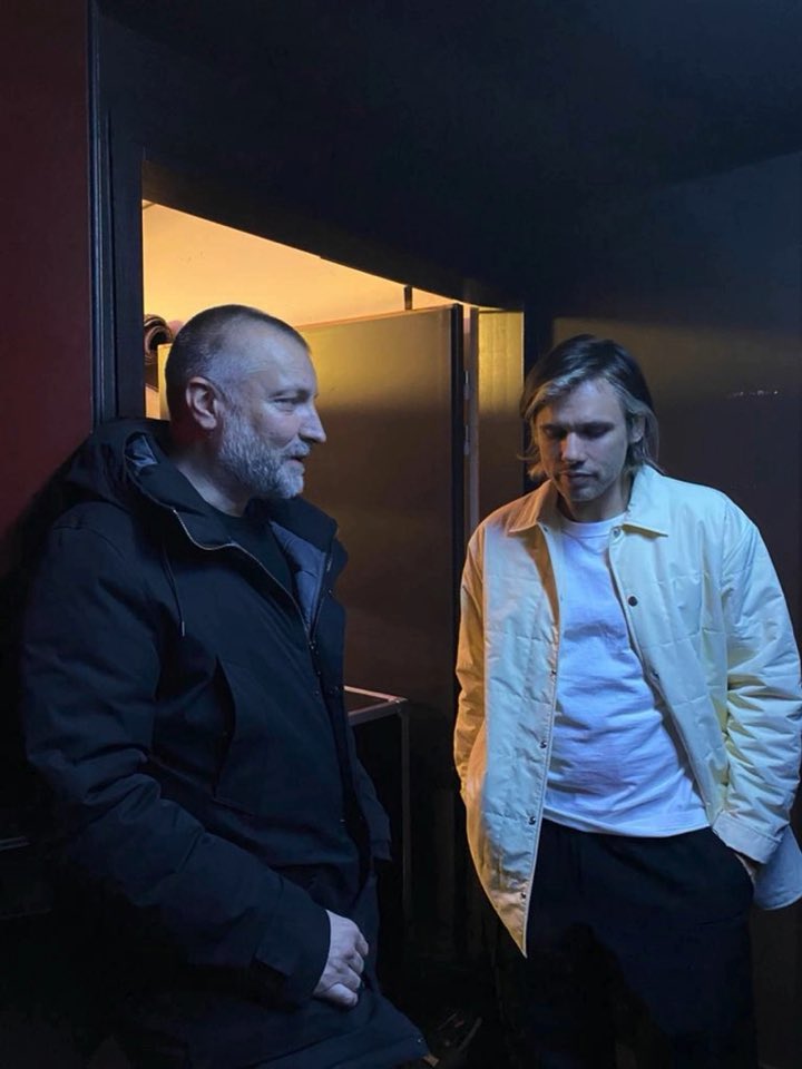 Punchline_Orel's tweet photo. 🔥 Orelsan : "Je connais ps encore mes paroles. J’ai du chercher les paroles de « L’odeur de l’essence » sur internet » 😭 #OrelsanSurSkyrock https://t.co/QWRj4JyeqT