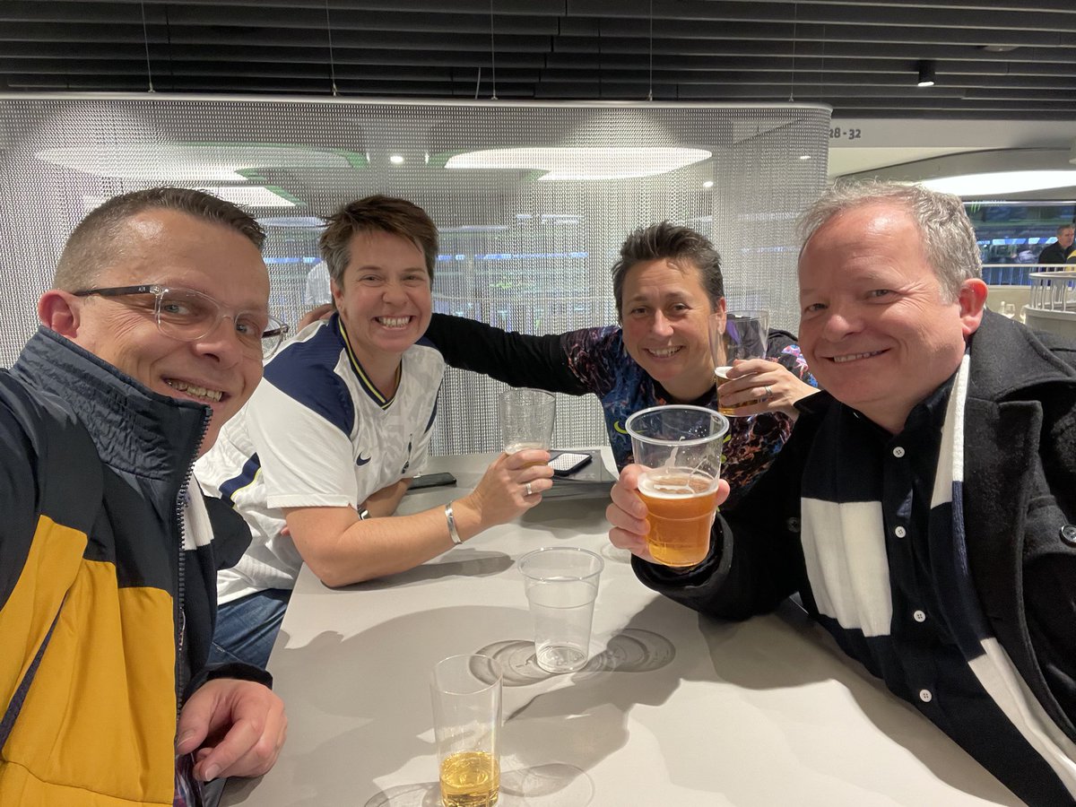 McCarthyVicki's tweet photo. @nickteee #celebrationdrinks #lovethewinningfeeling #postmatchdrinks https://t.co/Nlp1VMBXLE