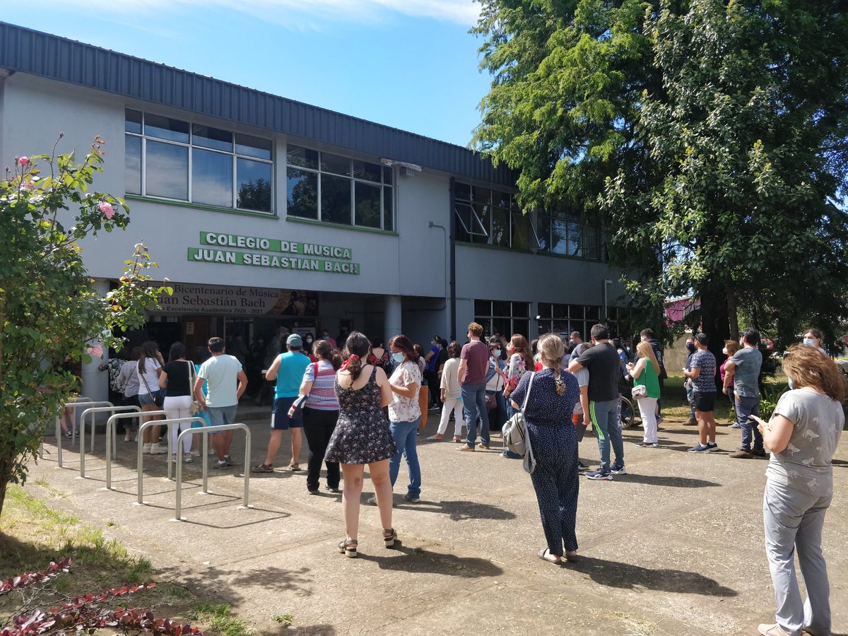 anghie_gonzalez's tweet photo. Es idea mía o las mesas esta vez están más concurridas?
#votarendemocracia
#mesa114 #Valdiviacl
#ChileElige https://t.co/cPGPAD43Mi