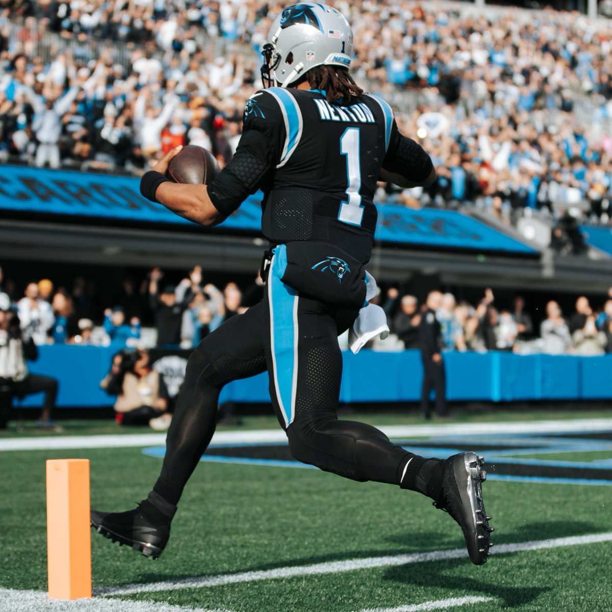 Panthers's tweet photo. QB1 doing QB1 things https://t.co/xBw7os0QZ1