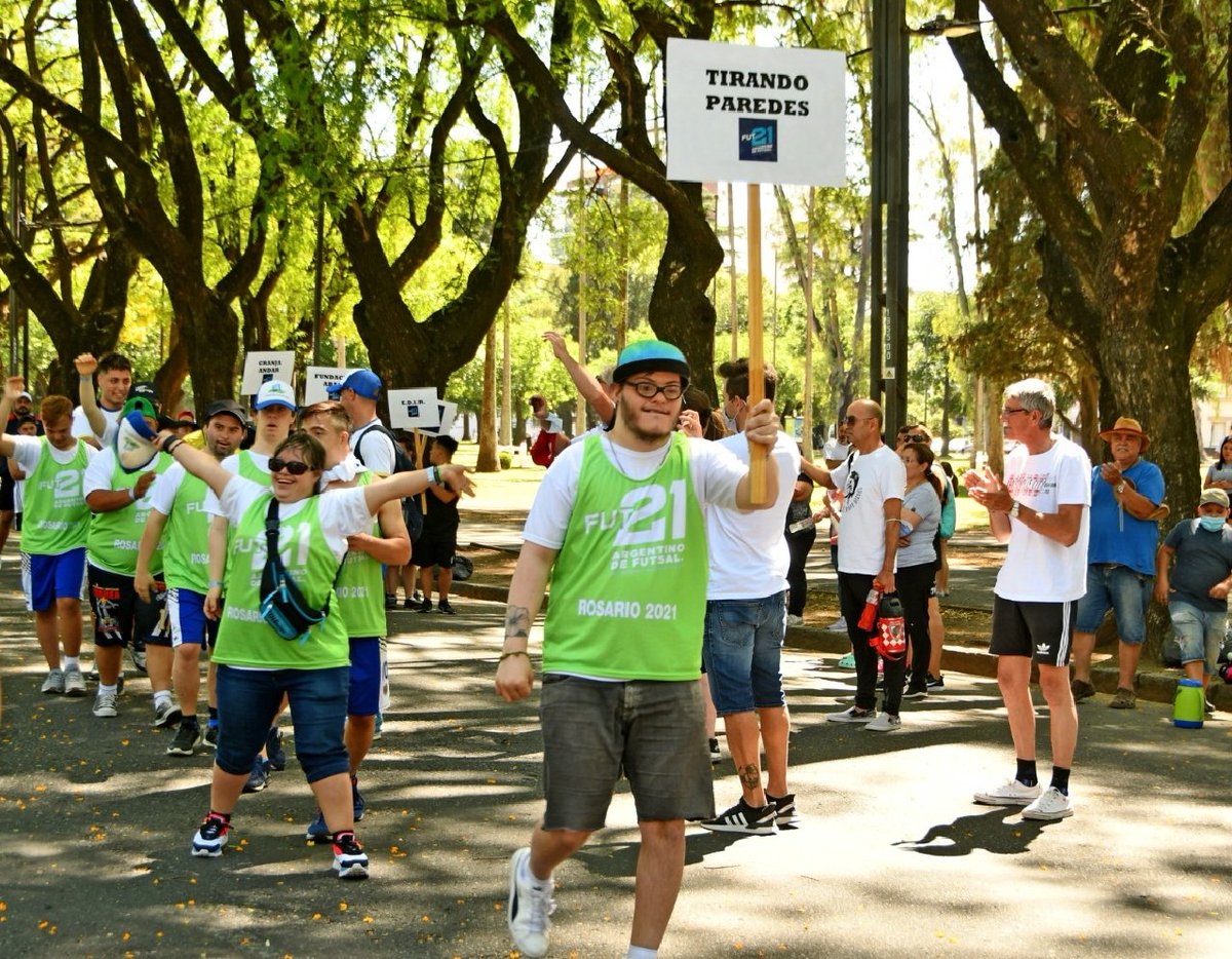 🥳 Con emoción, baile y diversión, este domingo tuvo lugar la ceremonia de apertura del evento en el marco de Calle Recreativa.

🎉 Los equipos desfilaron y lucieron sus camisetas mientras recibían el cálido aplauso de la gente.