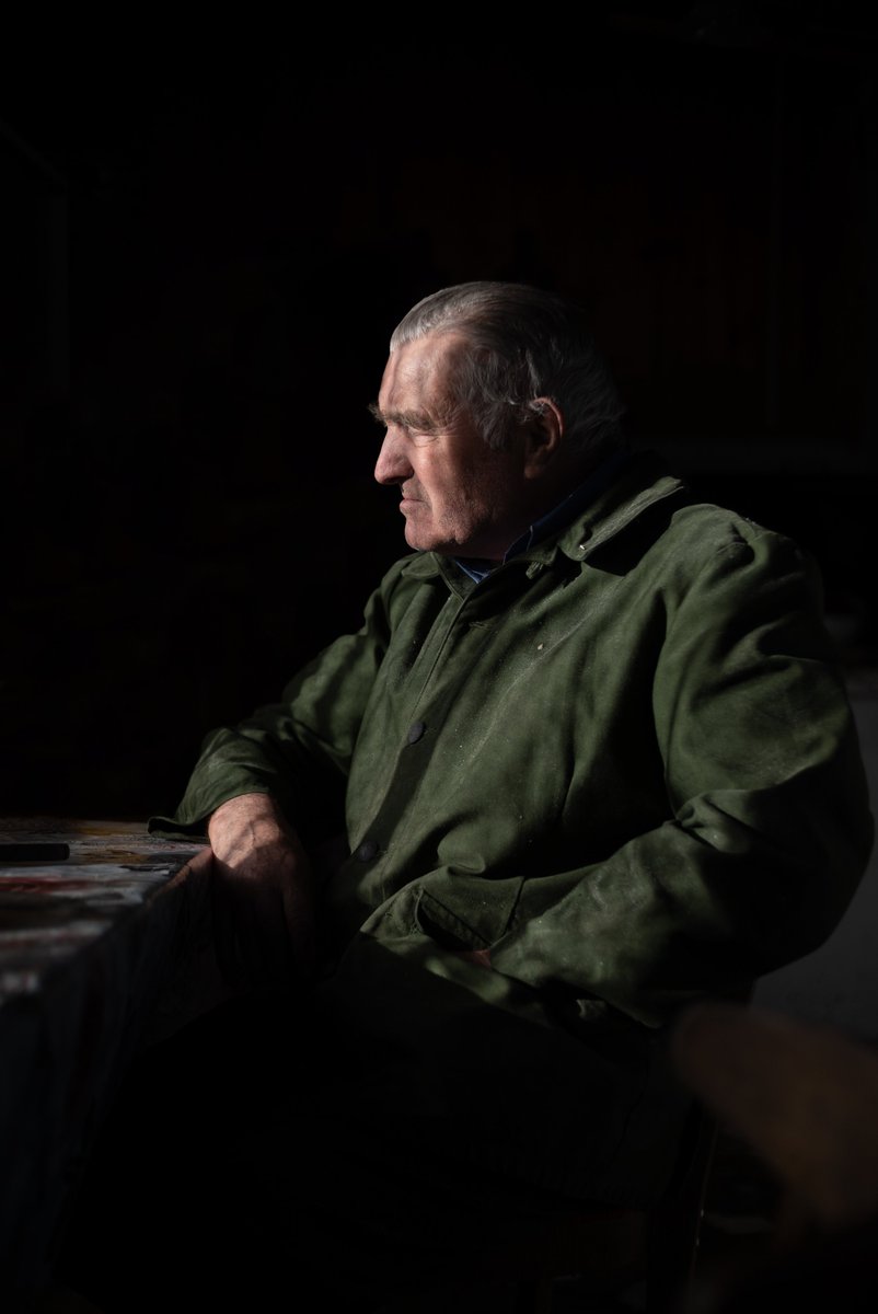 hleblat's tweet photo. Grandpa.
#portrait #photography #people #old #clothes #design #story #belarus #peopleofbelarus #viilage #country #indoor #naturallight #cinema #green #aesthetics #sun @MagnumPhotos #interior #years #faces #villager #father #grayhair #style #50mm https://t.co/U7dbe1oQ5B