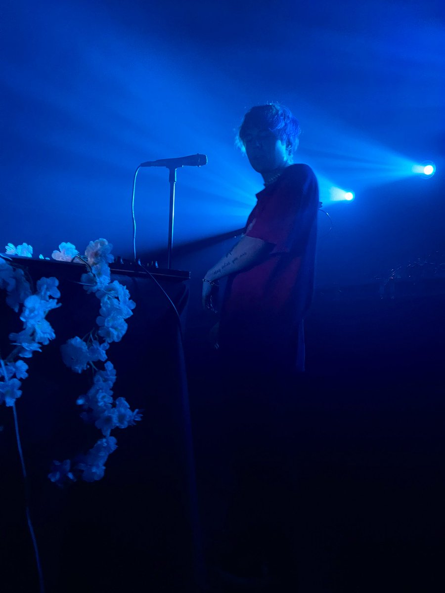 dizzyunlost's tweet photo. a sky full of midnight, still love you in hindsight,
missing chardonnay &amp; tangerine🥂🍊
.
.
.
.
.
i feel so lucky to have seen @iamonlychild shows on both coasts with @american_teeth as a special guest BOTH times. shows like these are what make me feel alive. https://t.co/3VHMJVw2te