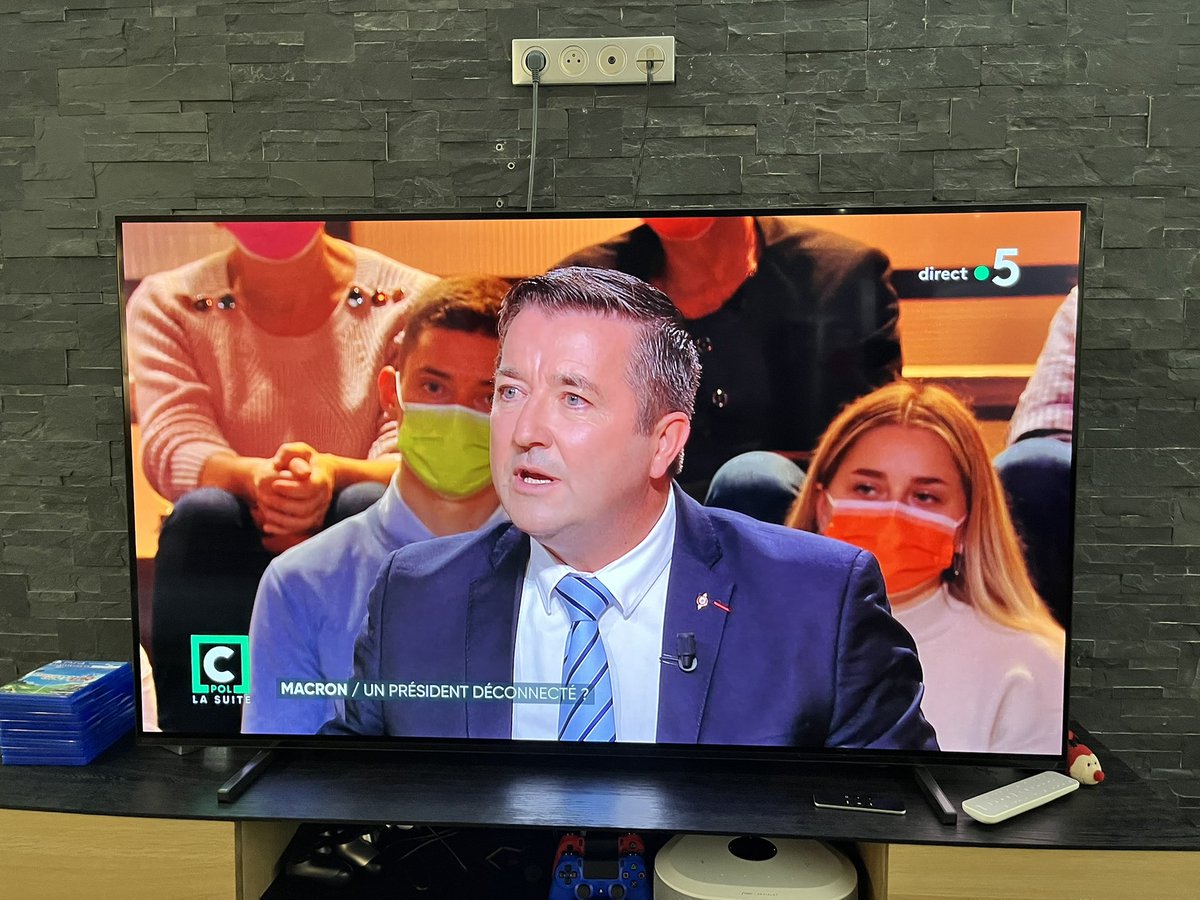 DeboPaulin's tweet photo. @KARLOLIVE @France5tv @CPolF5 @SandrineDosSan4 @AlineSmani @DJEYARAMANE @DebuisserMichl1 @HaticeBarre @karine_emonet @SamiraTafat @CONTEKARINE @PAlexD @NelsonDeJesusP Local ! Bravo 🍾 de Reims https://t.co/bJN3U2VBy4