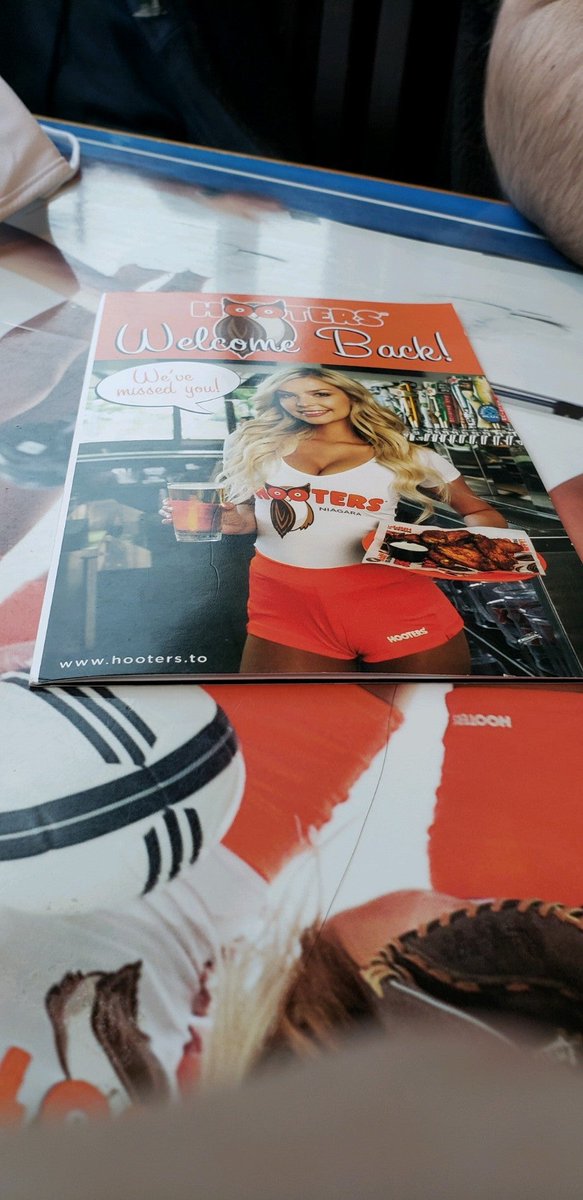 frogstar42's tweet photo. I'm at Hooters in Niagara Falls, ON https://t.co/uj0wLYnAiU https://t.co/Hzpg3JWDoZ