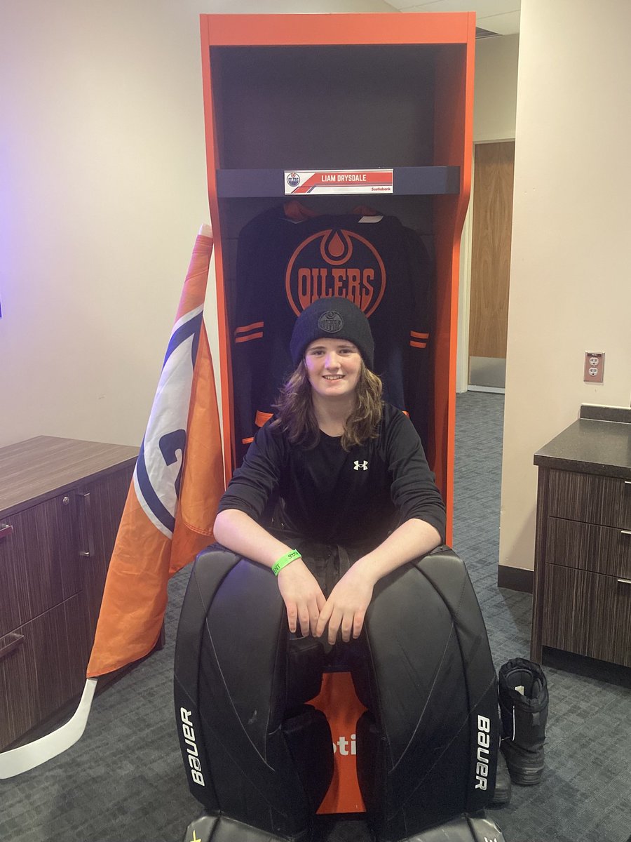 Thank you to the <a href="/EdmontonOilers/">Edmonton Oilers</a> and <a href="/scotiabank/">Scotiabank</a> A first class experience he will never forget. #scotiabankskater