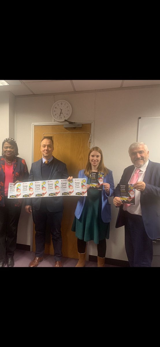 helenadollimore's tweet photo. Great to join my fellow @UsdawUnion members @sainsburys campaign against abuse of our key workers. #Respect21 

Attacks on shop workers have soared since the pandemic began. Abuse is not part of the job and every worker has the right to #FreedomFromFear with new laws to protect. https://t.co/yAYsu1UsOL