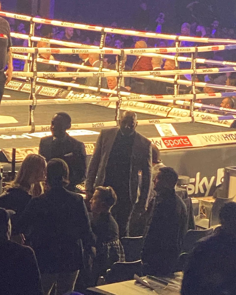 leesimmo1986's tweet photo. Great night at @boxxer @SkySportsBoxing https://t.co/QRC8DtcXCr