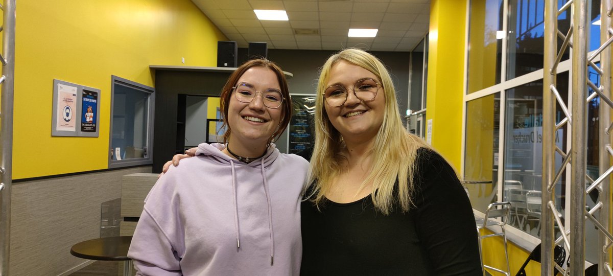 SheepCoco's tweet image. Merci a @LolaDubini pour son spectacle cet après midi ! De quoi se mettre de bonne humeur avant une nouvelle semaine de boulot ! 
Merci ♥️