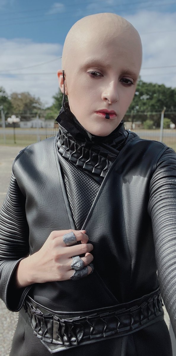 sofiasgigante's tweet photo. top 10 pictures taken moments before disaster
his cap ripped so i tore it off 💔 gone but not forgotten i promise i’ll do a good shoot for you soon piter
#piter #piterdevries #piterdevriescosplay #dune #dunemovie #harkonnen #dunecosplay @Dastmalchian @dunemovie https://t.co/mHcV32I4pB