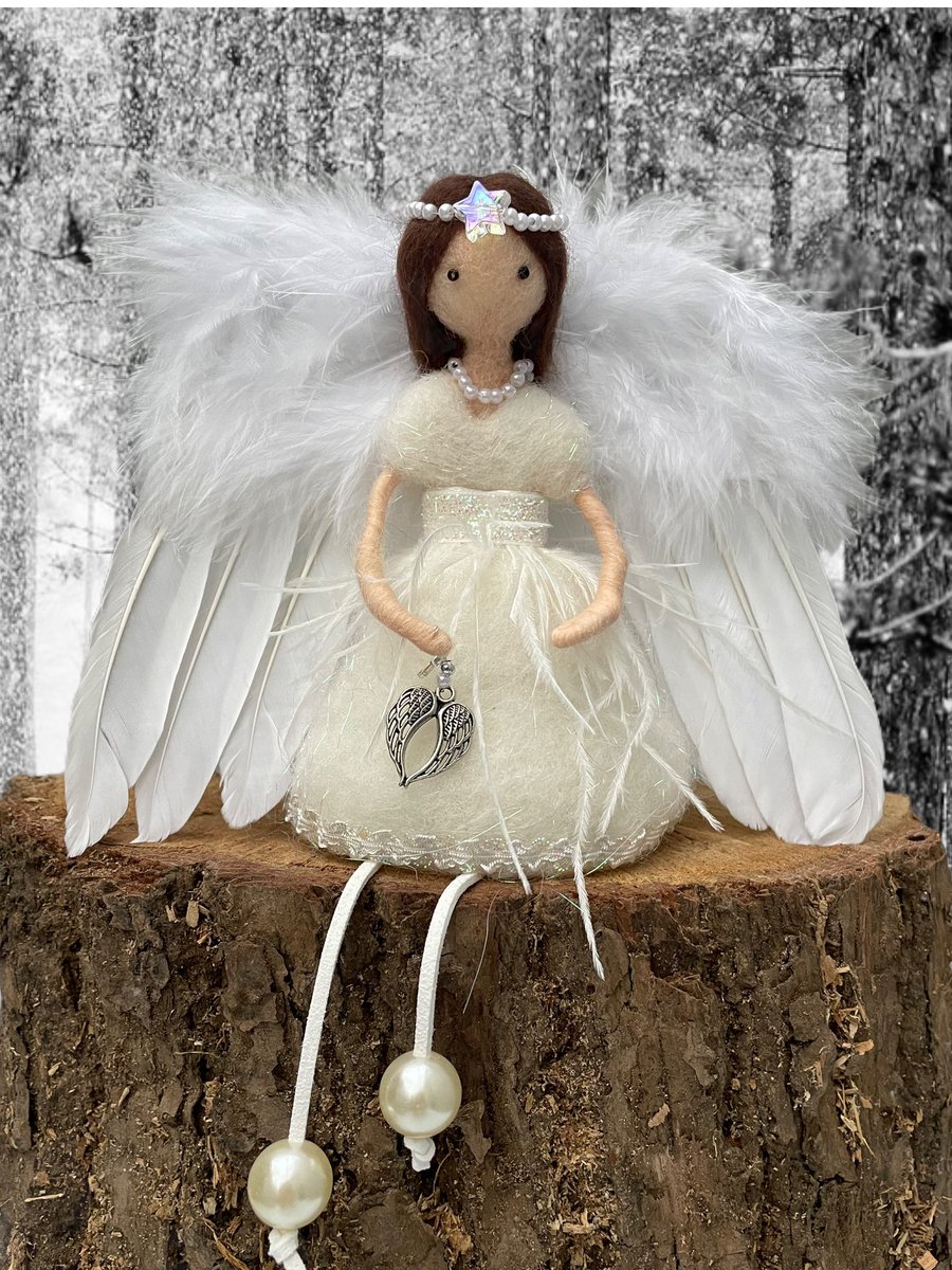 daintydooHM's tweet photo. I create needle felted fairies and seasonal home decor. My fairies can be gift wrapped with a personalised hand painted gift tag making a perfect special gift. #SBS #MHHSBD #Christmasgifts #fairies #needlefelting @TheoPaphitis #daintydoo #daintydoohm #CraftBizParty https://t.co/PoYHFyUX7d