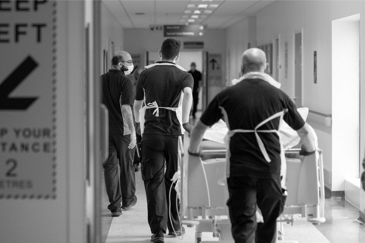 ELHT_NHS's tweet photo. ⚠️ We are still seeing an increasing number of people presenting to our hospitals.

We urge everyone to consider alternative methods of care at this time to keep our Emergency Department available for those with genuine life-threatening emergencies. Visit: https://t.co/6KwGQV0nI1 https://t.co/5MoXD8w7Px