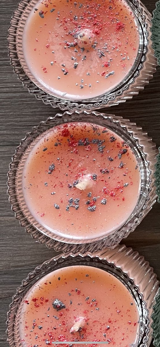 EcoLifeUK's tweet photo. Sunday’s are for #candle making! 🕯😁New to our #Christmas range - Mini Candles! #winterpine #mojito #candycane #christmasfruits #SundayMotivation #sundayvibes #vegan #crueltyfree #zerowaste https://t.co/zvclObid6g