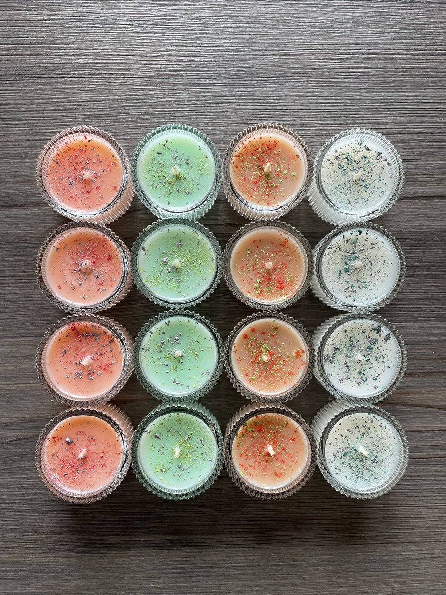 EcoLifeUK's tweet photo. Sunday’s are for #candle making! 🕯😁New to our #Christmas range - Mini Candles! #winterpine #mojito #candycane #christmasfruits #SundayMotivation #sundayvibes #vegan #crueltyfree #zerowaste https://t.co/zvclObid6g