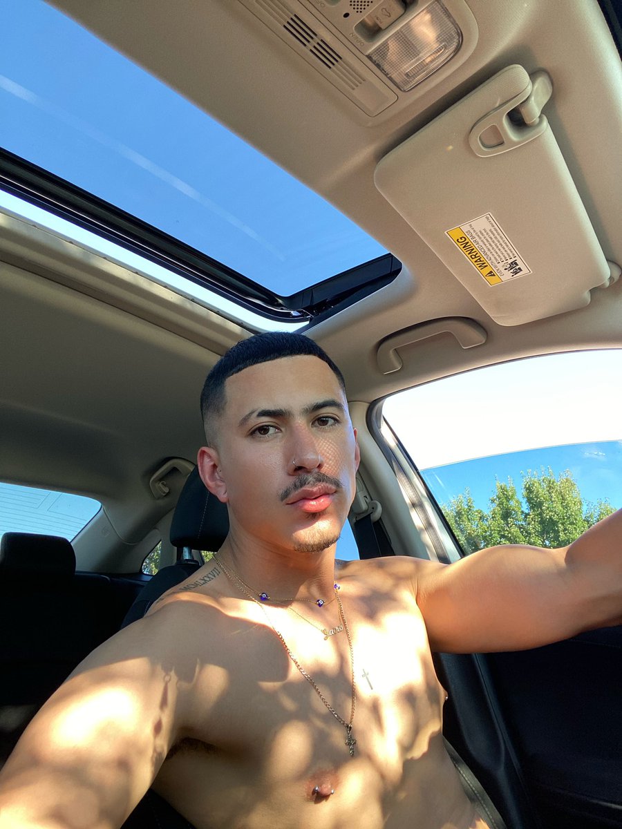 hiroohernandez's tweet photo. Get in loser, we’re going shopping https://t.co/pqPjYLEj0R