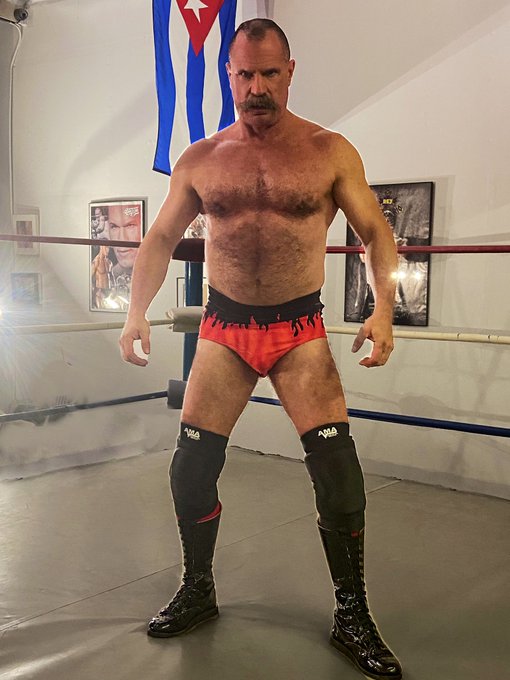 Wanna wrestle? https://t.co/OjovTRD4oF<a href="/tag/flattop"class="tags"><span>#flattop</span></a><a href="/tag/horseshoeflattop"class="tags"><span>#horseshoeflattop</span></a>