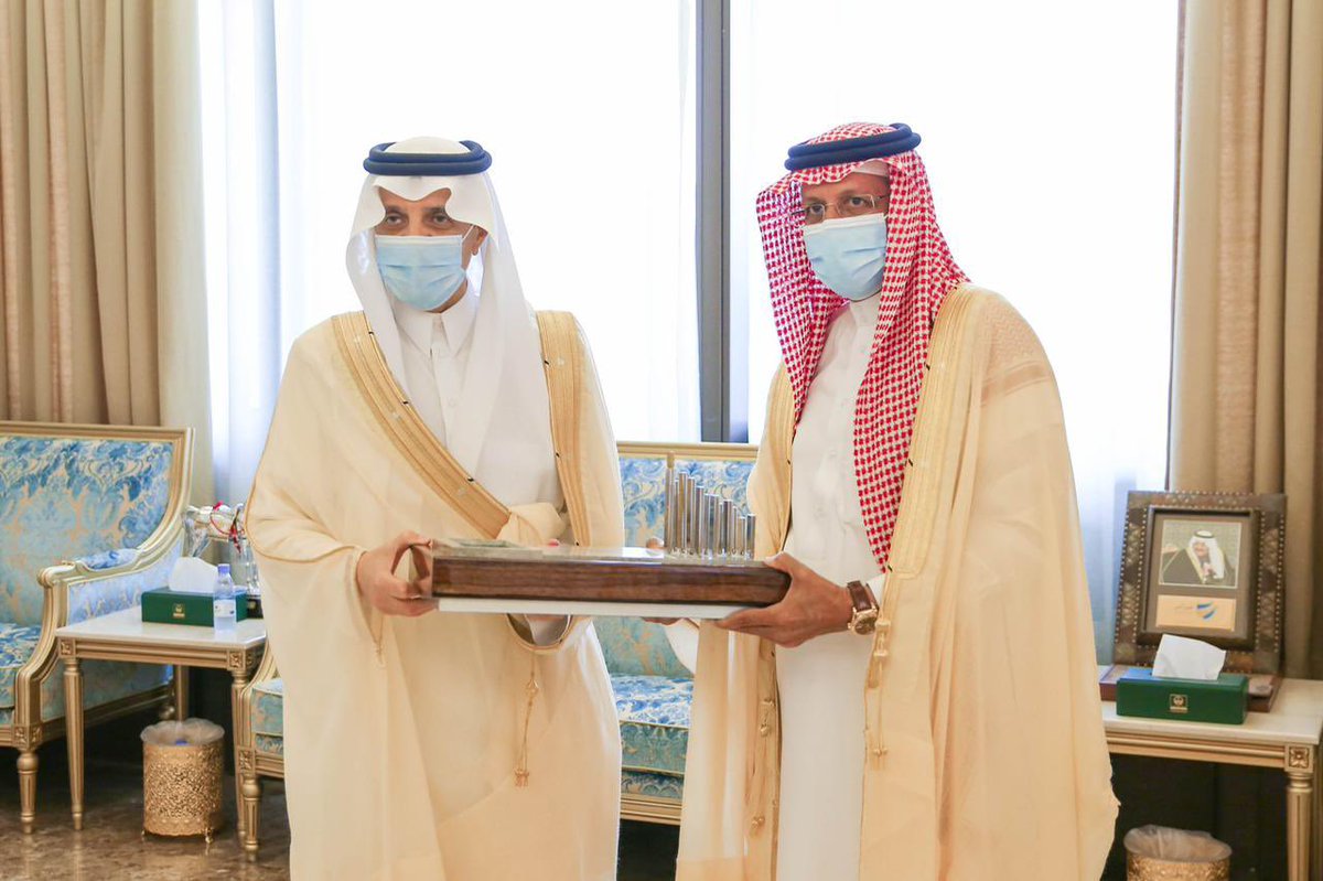 baas_group's tweet photo. كرم اليوم صاحب السمو الملكي الأمير سعود بن نايف بن عبدالعزيز أمير #المنطقة_الشرقية الأستاذ بدر عبدالله السويدان رئيس مجموعة باس الدولية على مساهمته المجتمعية بإنشاء #ميدان_العرضة بمدينة #الخبر https://t.co/utrru4M12j