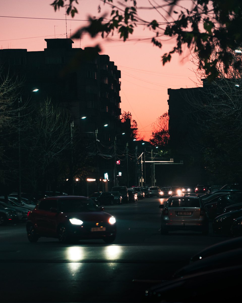 alex_windu's tweet photo. It gets dark early now. #sunsetoverdrive #urbandictionary https://t.co/4WFYfDR5k8