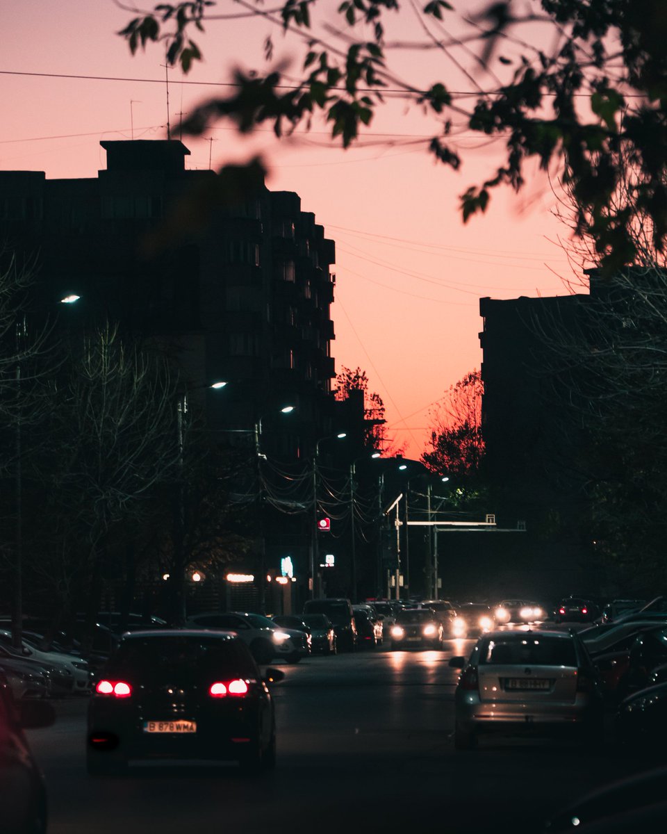 alex_windu's tweet photo. It gets dark early now. #sunsetoverdrive #urbandictionary https://t.co/4WFYfDR5k8