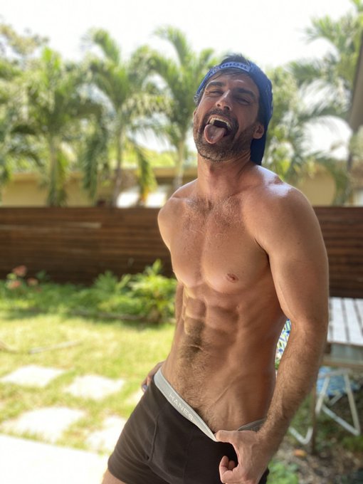 Can you smile and stick out ur tongue at the same time? 💦😜 https://t.co/irLrgsD1FO<a href="/tag/mullet"class="tags"><span>#mullet</span></a>