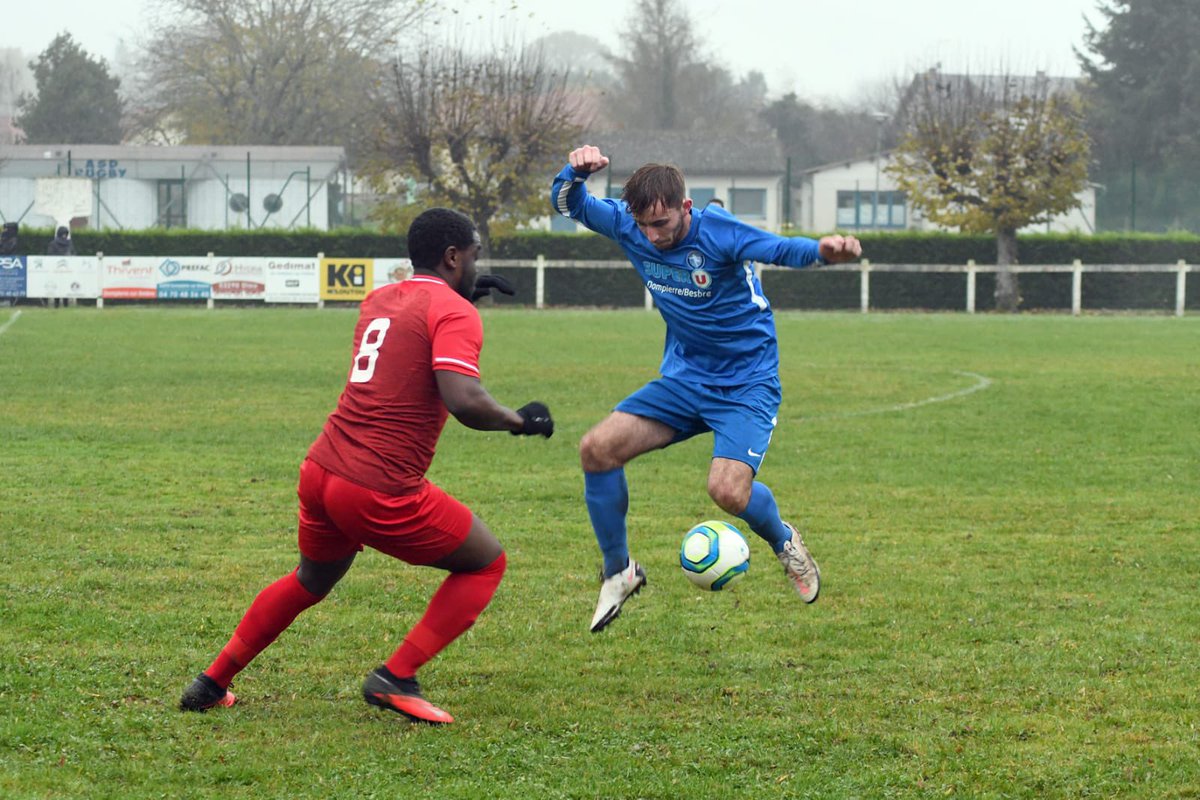 ASDompierre_03's tweet photo. Très bon dimanche pour les deux équipes de l'ASD avec l'équipe A qui s'impose 1-0 contre Commentry qui était pour le moment invaincu ⚽️
L'équipe B quant à elle s'est imposée 7-0 face à Beaulon 🔵⚪️ https://t.co/zi2uLSsaZT