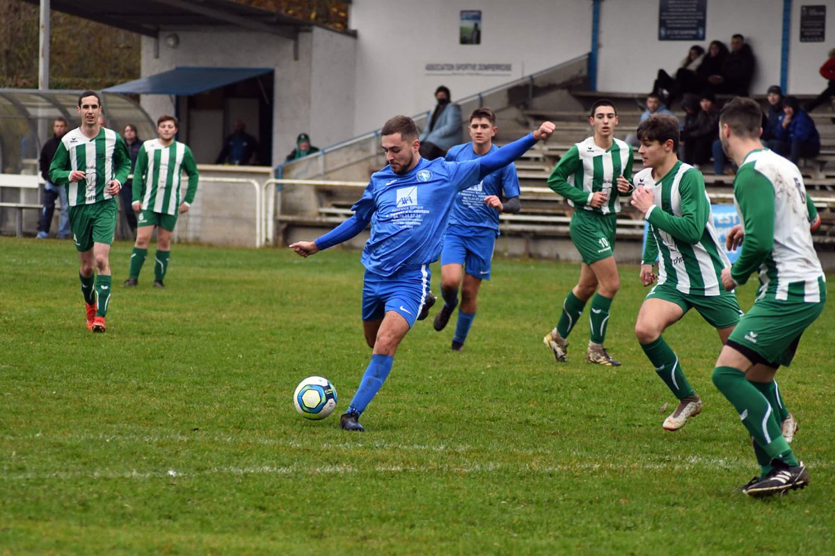 ASDompierre_03's tweet photo. Très bon dimanche pour les deux équipes de l'ASD avec l'équipe A qui s'impose 1-0 contre Commentry qui était pour le moment invaincu ⚽️
L'équipe B quant à elle s'est imposée 7-0 face à Beaulon 🔵⚪️ https://t.co/zi2uLSsaZT