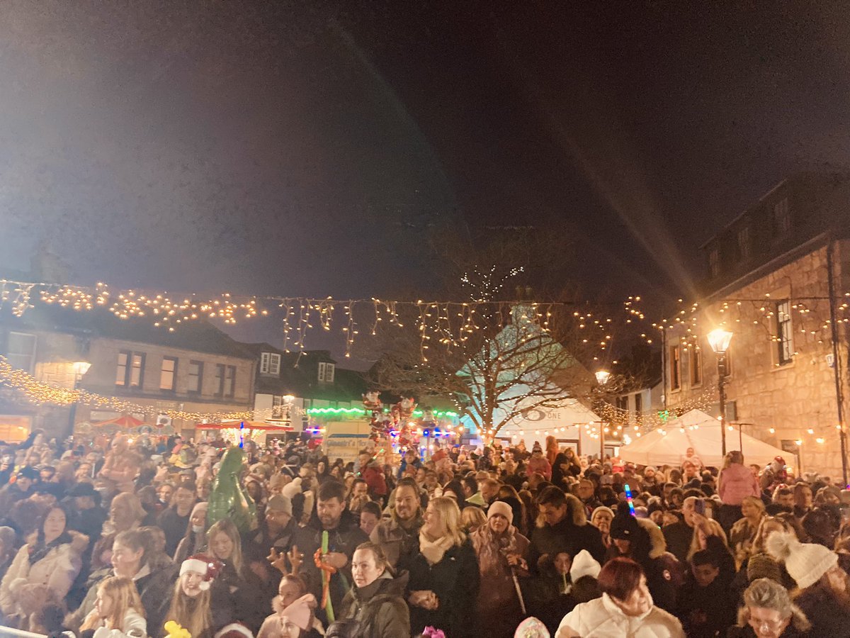 SLCProvost's tweet photo. It was an immense pleasure (for the first time) to switch on East Kilbride’s Christmas Lights this evening. I was joined by the superb @ginaontheradio , @ernest_theband &amp; and of course #Santa. We were cheered on by a wonderful EK crowd all looking forward to #Christmas2021 https://t.co/8EVD9TF5Y3