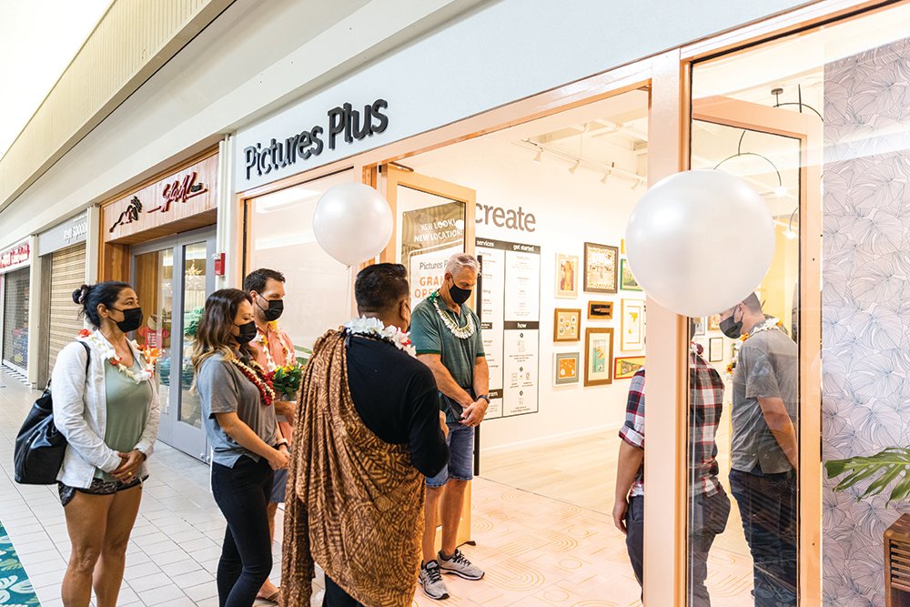 MidWeekHawaii's tweet photo. Pictures Plus has been completely reimagined with its new 1,145-square-foot space in @KahalaMallCtr. Pictures Plus has been providing Hawai‘i with quality, customized and locally made products for the past 35 years.
#midweekhawaii #hawaii #eastvoice #picturesplus #kahalamall https://t.co/ZC5tIgafhT