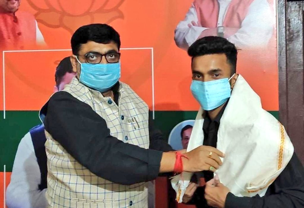 dralokranjanbjp's tweet photo. सहरसा (बिहार) के लाल मो. अरबाज अंसारी ने युगांडा में आयोजित अंतरराष्ट्रीय पारा बैडमिंटन चैंपियनशिप के फाइनल में गोल्ड मेडल जीतकर सहरसा सहित संपूर्ण बिहार का गौरव बढ़ाया है।

आपको इस अप्रतिम सफलता के लिए हार्दिक बधाई व उज्ज्वल भविष्य हेतु ढे़र सारी शुभकामनाएं।

#GoldMedal https://t.co/yxMh2BgsLi