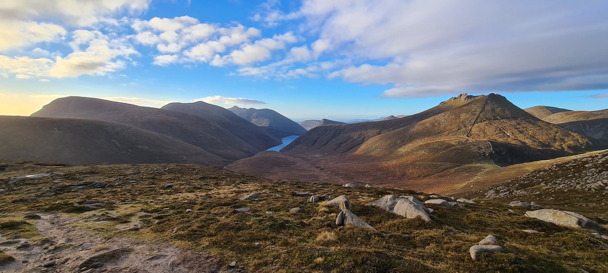 UlsterMag's tweet photo. Magnificent morning in the Mournes. #Spellack #Commedagh @wearetrekni @visitmourne @Mournelive @EnjoyTheMournes https://t.co/iXNIW0fCMC