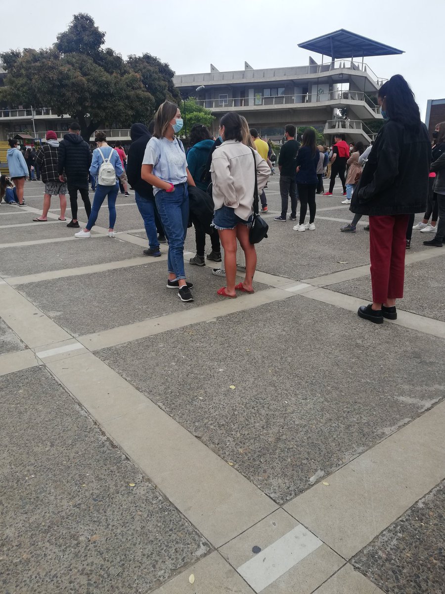 Ingrid_Acuna_M's tweet photo. Mucha gente votando... Mesa 31... Lenta https://t.co/N2Hs2KBkQs