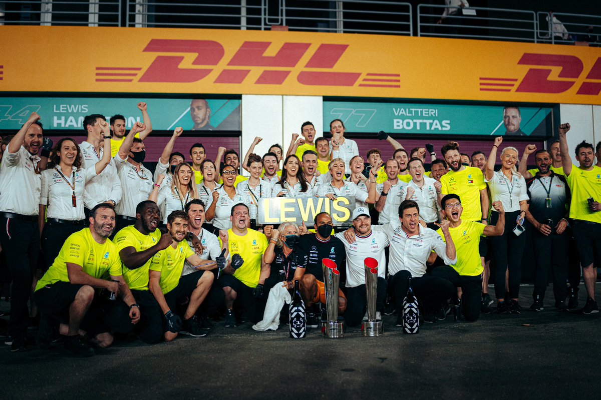 MB_Club_Spain's tweet photo. Victoria desde la Pole para @LewisHamilton y @MercedesAMGF1 en el #QatarGP , que le sitúa a sólo 8 puntos de Max Verstappen en la clasificación del Mundial a falta de dos carreras! El octavo Título aún es posible!! Felicidades equipo!! 👏🏼👏🏼 https://t.co/sexvZ4g7do