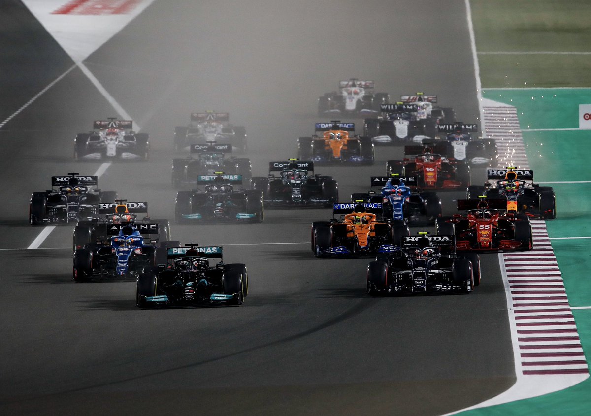 MB_Club_Spain's tweet photo. Victoria desde la Pole para @LewisHamilton y @MercedesAMGF1 en el #QatarGP , que le sitúa a sólo 8 puntos de Max Verstappen en la clasificación del Mundial a falta de dos carreras! El octavo Título aún es posible!! Felicidades equipo!! 👏🏼👏🏼 https://t.co/sexvZ4g7do