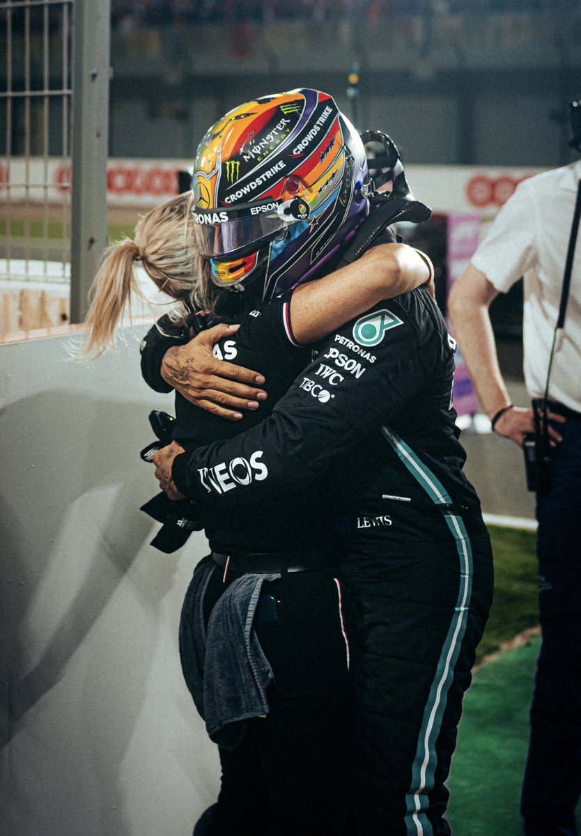 MB_Club_Spain's tweet photo. Victoria desde la Pole para @LewisHamilton y @MercedesAMGF1 en el #QatarGP , que le sitúa a sólo 8 puntos de Max Verstappen en la clasificación del Mundial a falta de dos carreras! El octavo Título aún es posible!! Felicidades equipo!! 👏🏼👏🏼 https://t.co/sexvZ4g7do