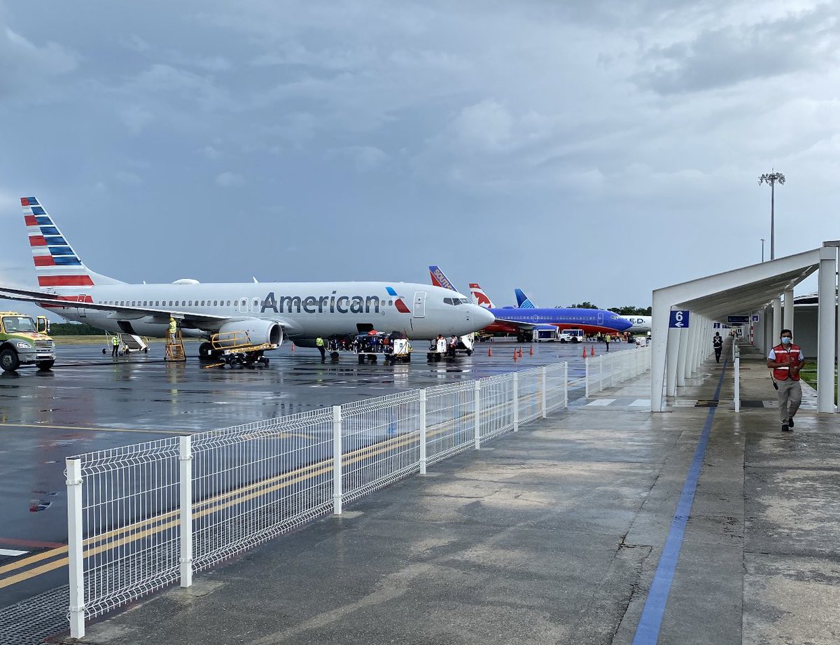 Sigue avanzando nuestra recuperación Turistica, les mando esta imagen hoy del aeropuerto de #Cozumel que recibe varios vuelos internacionales. En el aeropuerto #Cancun tenemos 504 vuelos el día de hoy. <a href="/CPTQROO/">Consejo de Promoción Turística de Quintana Roo</a> <a href="/SedeturQROO/">Sría. de Turismo Quintana Roo</a> #JuntosSaldremosAdelante