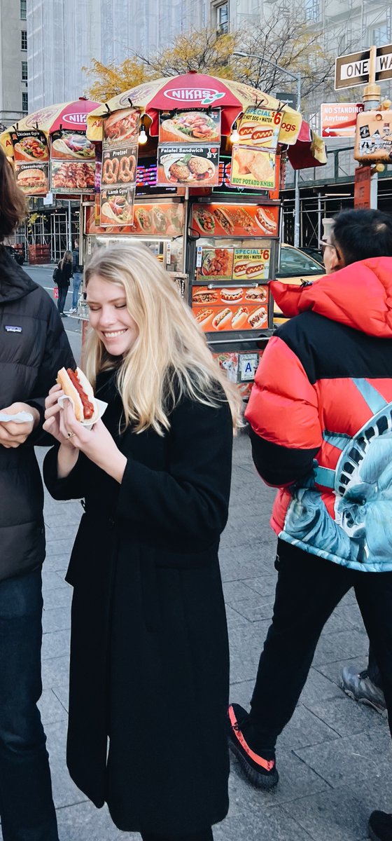 Zoe Taylor tweet media