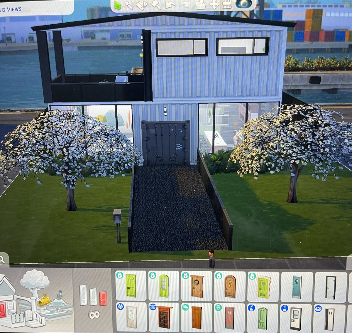 Decided to try to build a modern container home on Sims 4! Who wants a tour?👀