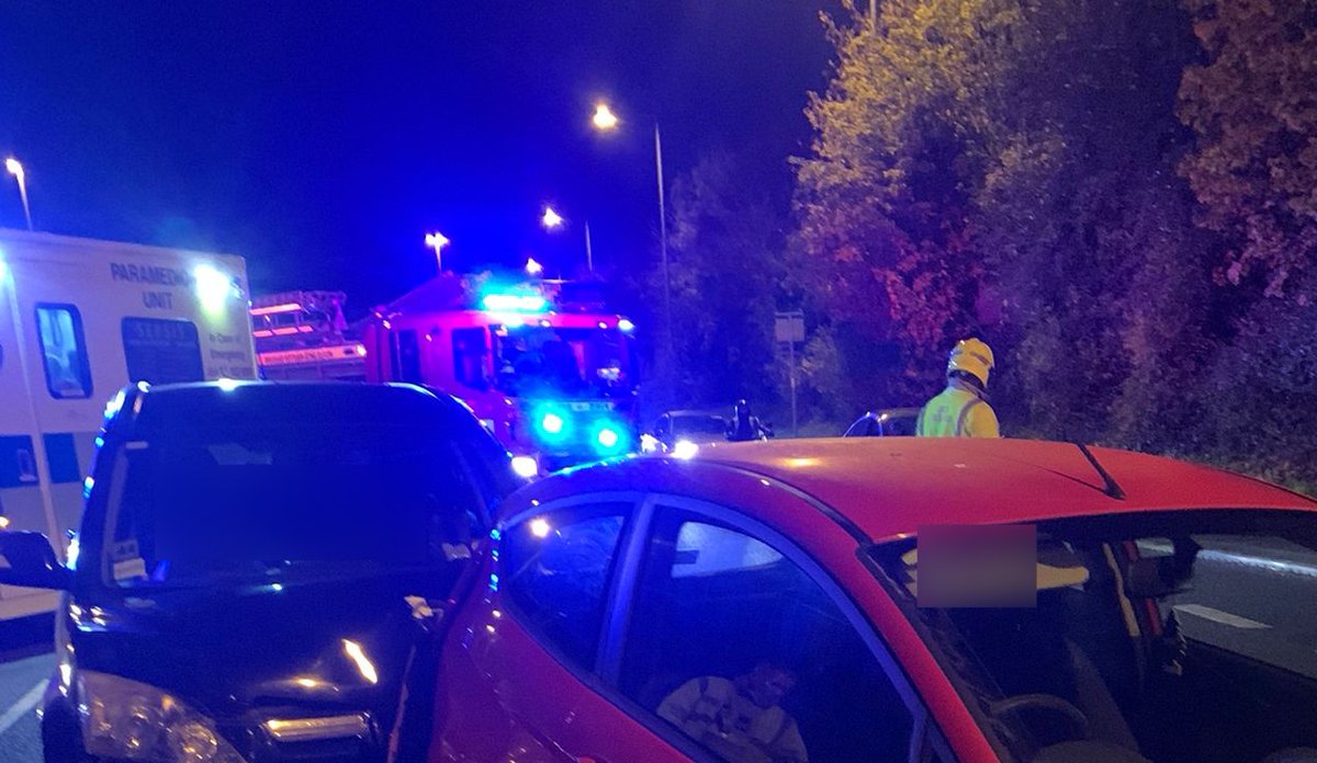 DubFireBrigade's tweet image. #N4 Outbound at J3 Ballyowen 

We're currently attending a four car road traffic collision with @GardaTraffic @AmbulanceDublin. One lane remains open to traffic

#Dublin #fire @DCCTraffic @TIITraffic