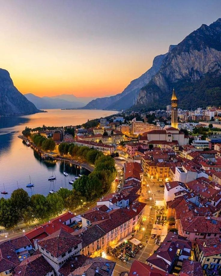 gauthie74757302's tweet photo. Lecco at night with a magnificent view of Lake Como. Italy 🇮🇹💚❤️🧡 https://t.co/5VPp9tfCqI