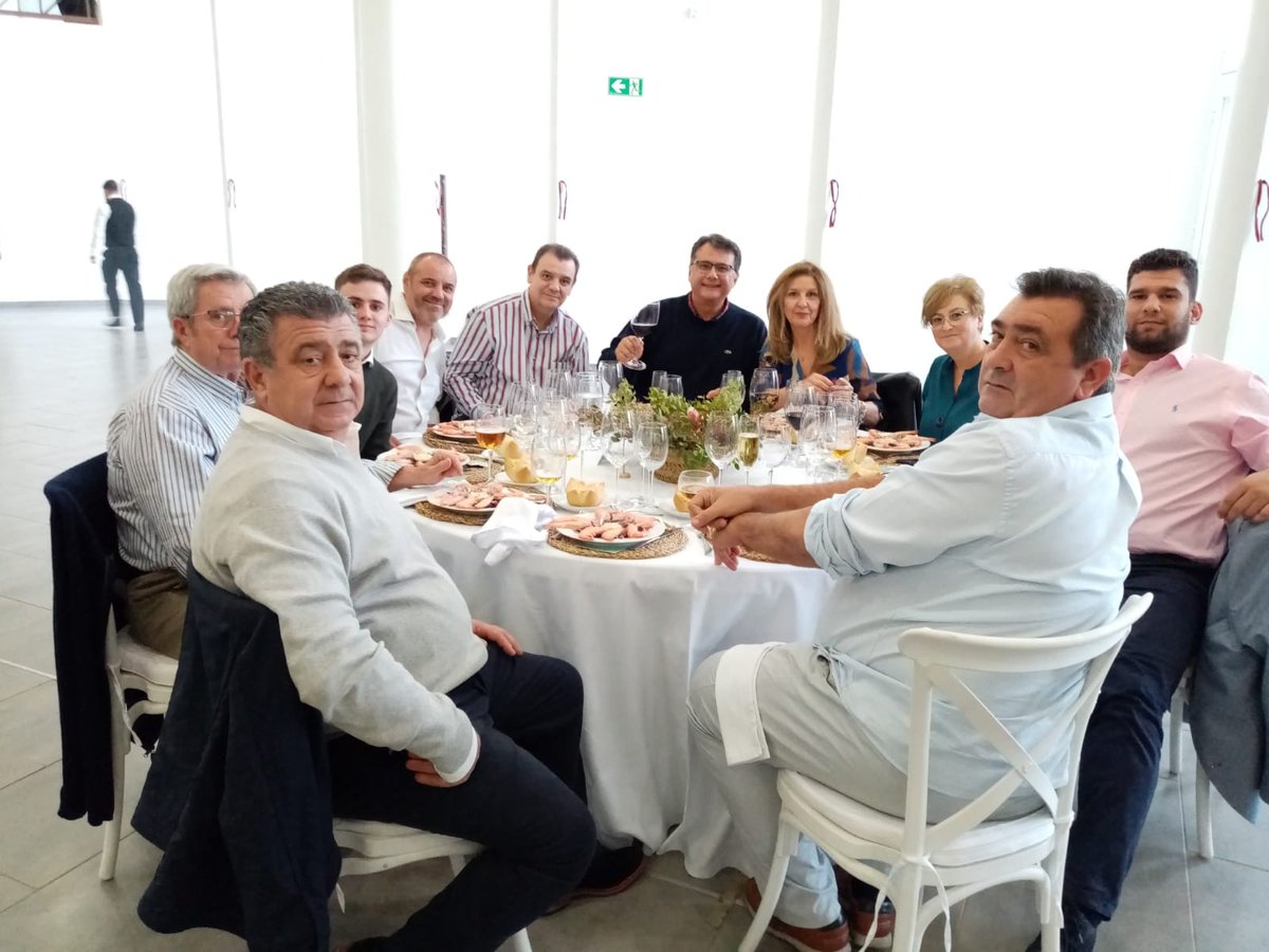 PenaCCFPosadas's tweet photo. Un año más la comida de nuestra peña fue todo un éxito, gracias a catering Vélez por un servicio excelente y gracias a todas las personas que formáis parte de esta gran familia, por último a los que no pudieron acudir los esperamos el próximo año, volveremos 🤍💚🤍. https://t.co/W4H8r89S9E