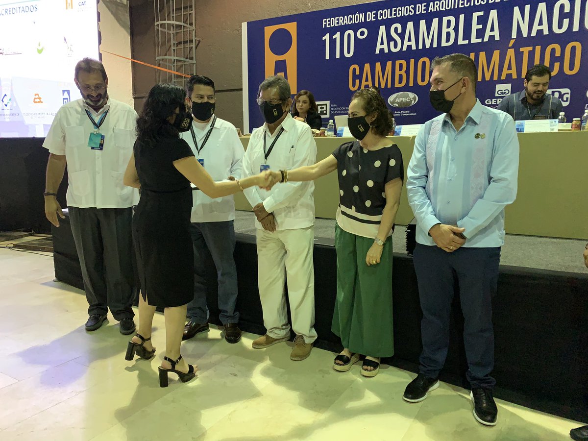 mvudoyra's tweet photo. Durante la #AsambleaNacional110 recibí la acreditación por dos años más de parte del #CONARC de la #FCARM; a nombre del comité certificador del #CACHAC, el cual encabeza nuestro colega y amigo @Mu_gume2.
#somosFCARM #vamosatabasco110
#arquitecturamexicana https://t.co/qsdLnQGINf