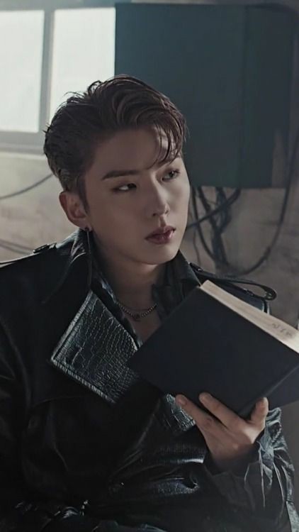 Mja89504054's tweet photo. Vocal king✨👑 
HAPPY BIRTHDAY KIHYUN🎂
#HBDtoKIHYUN 
#기현이라는_낭만이찾아온_오늘
#KIHYUNDAY
@OfficialMonstaX https://t.co/aBgz1gRED3