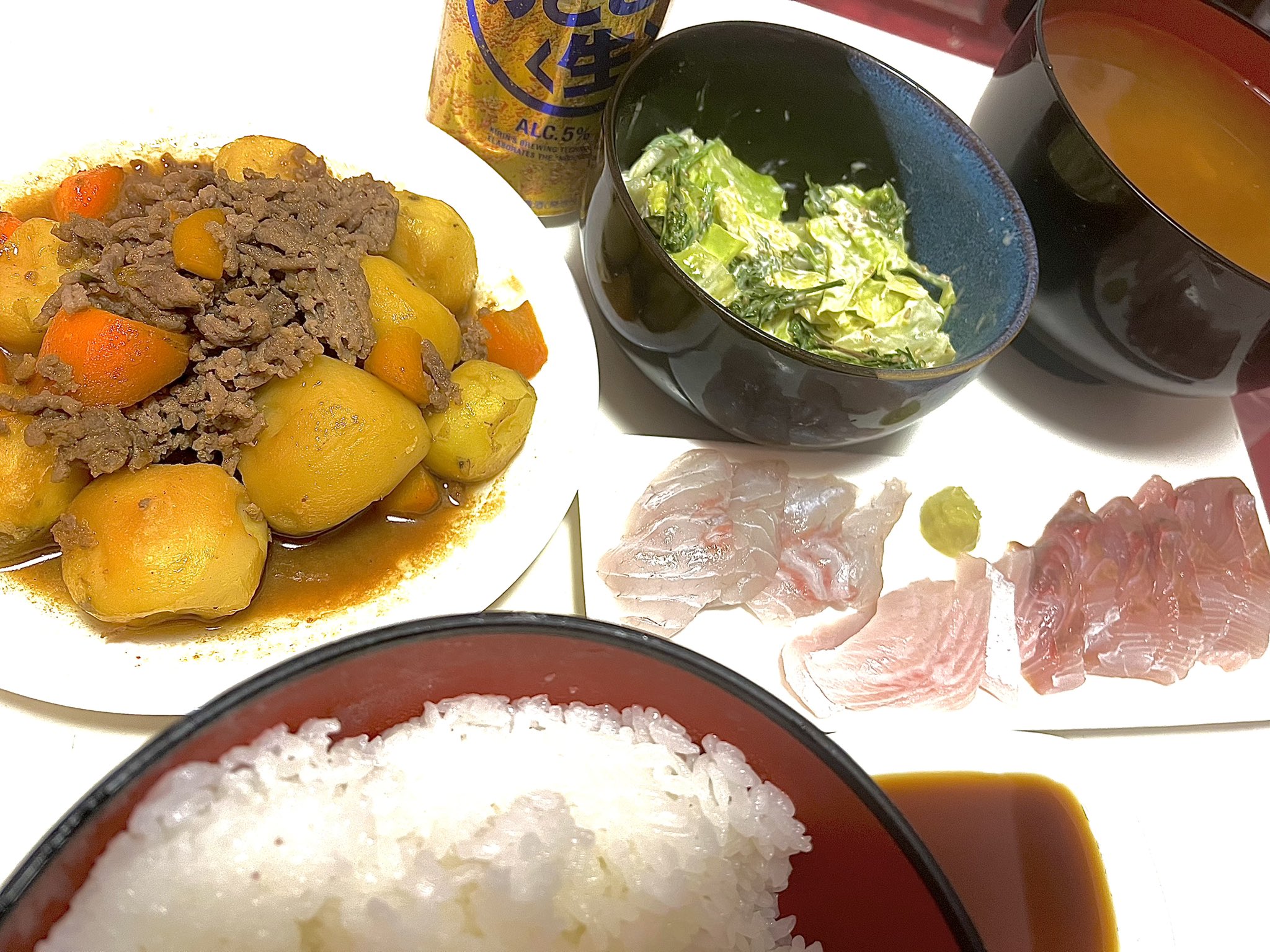 きみばち 今日は ひき肉じゃが ヒラメとアイナメのお刺身 無限わさびマヨキャベツ 白菜と人参のお味噌汁 です 大食い女子 ひとり暮らしご飯 ごちそうさまでした T Co Abvraocbxj Twitter