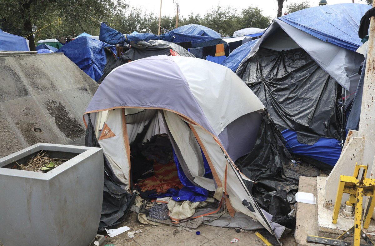DylanBaddour's tweet photo. At the US border in Reynosa, Mexico, hundreds of families wait in tents for the repeal of Title 42, a US law limiting asylum access during the Covid pandemic. Some have been here for five months. They hope to eventually present their asylum claims across the nearby Rio Grande. https://t.co/WaB05TjbQS