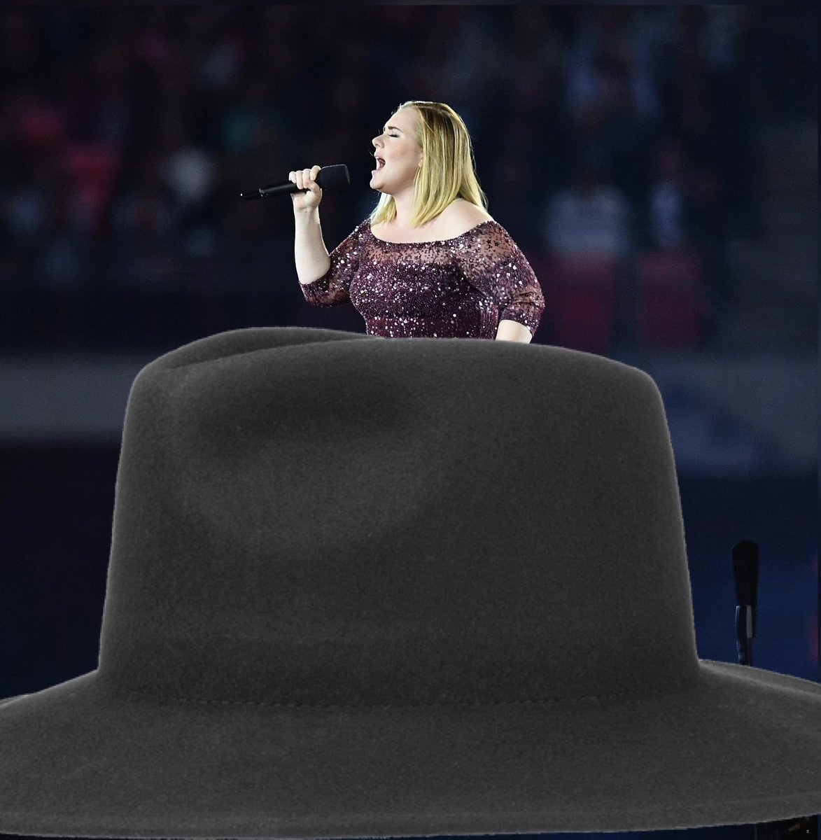 Dee_Cee95x's tweet photo. POV you’re sat behind Boy George trying to watch Adele perform #AnAudienceWithAdele https://t.co/5bX5PqUZ66